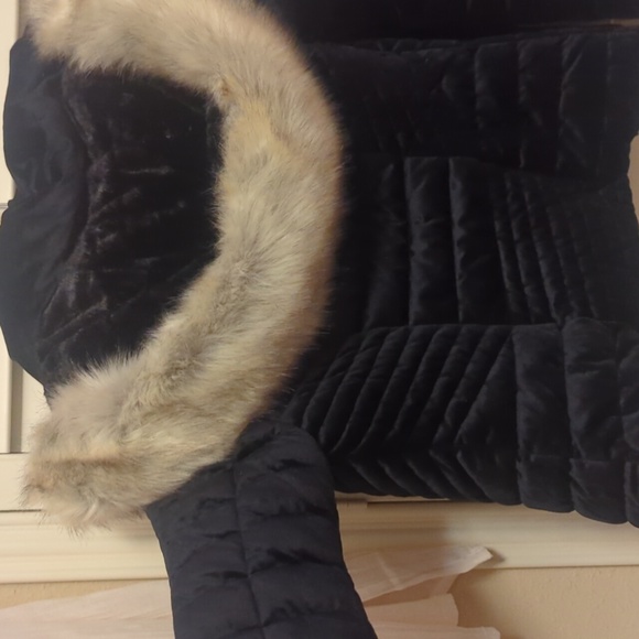 Gorgeous Jacket !! Velvet texture on outside Faux fur on Inside !!! New 🆕 - Picture 4 of 8